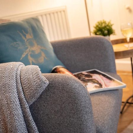 Woodland Cottage - Private Courtyard - Pet Friendly Retreat In The Heart Of Windermere Kültér fotó